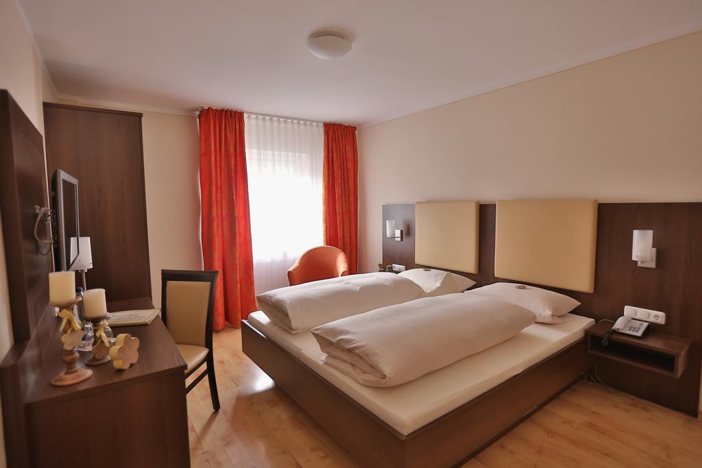 Oberpframmern Hotel Bockmaier מראה חיצוני תמונה