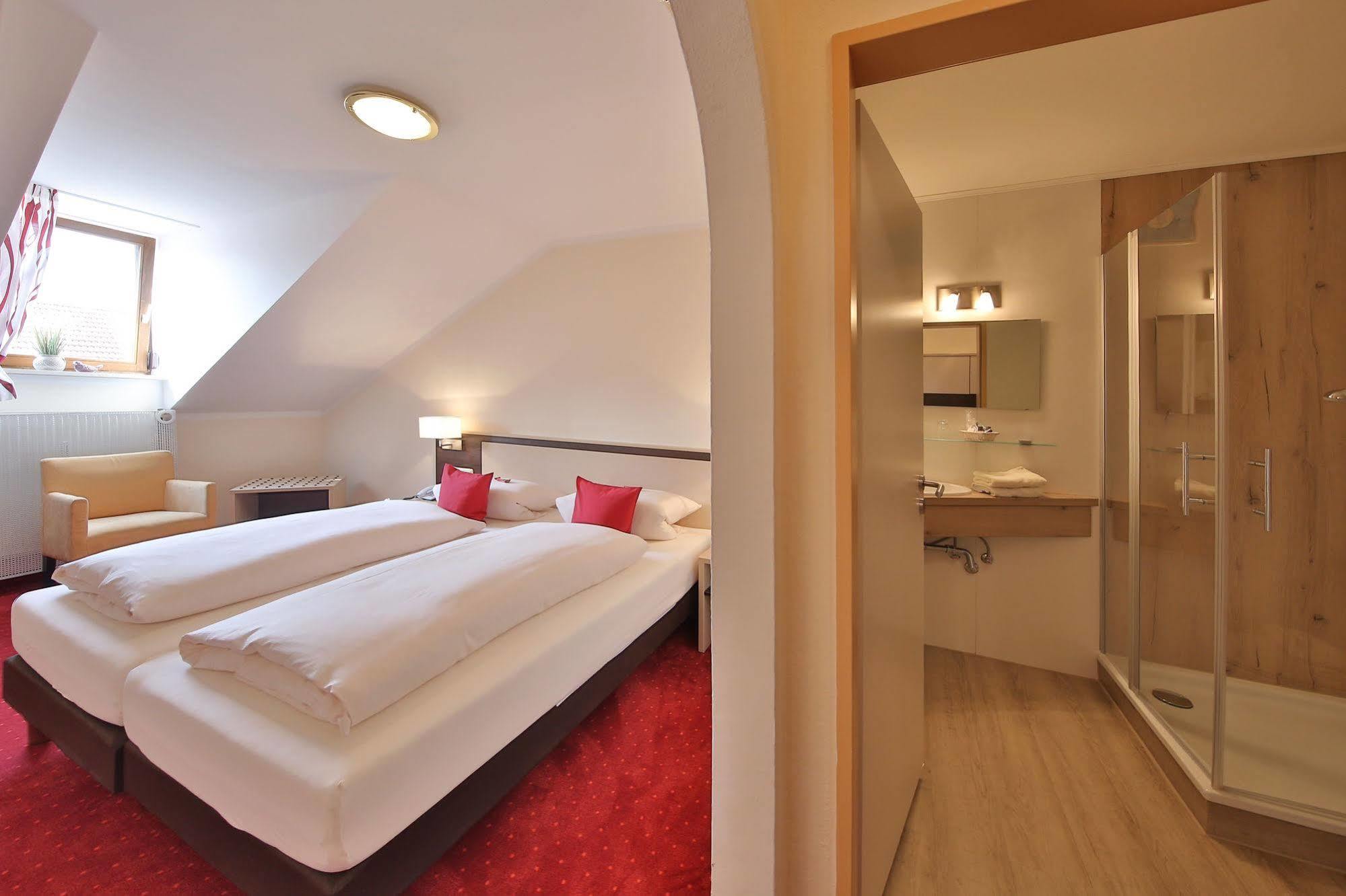 Oberpframmern Hotel Bockmaier מראה חיצוני תמונה