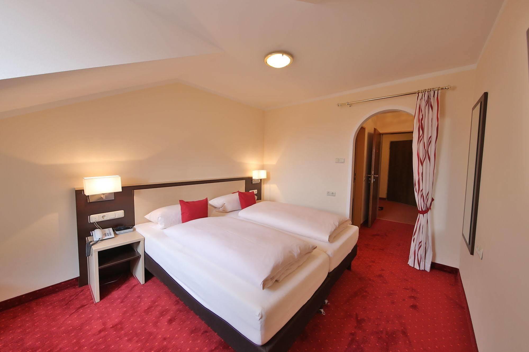 Oberpframmern Hotel Bockmaier מראה חיצוני תמונה
