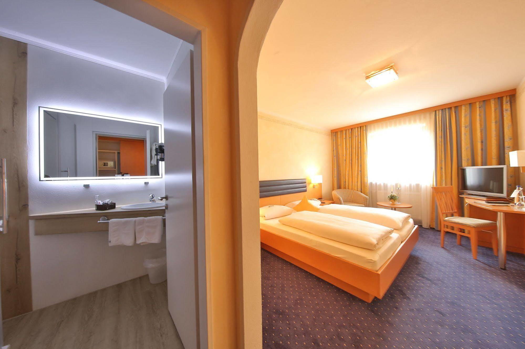 Oberpframmern Hotel Bockmaier מראה חיצוני תמונה
